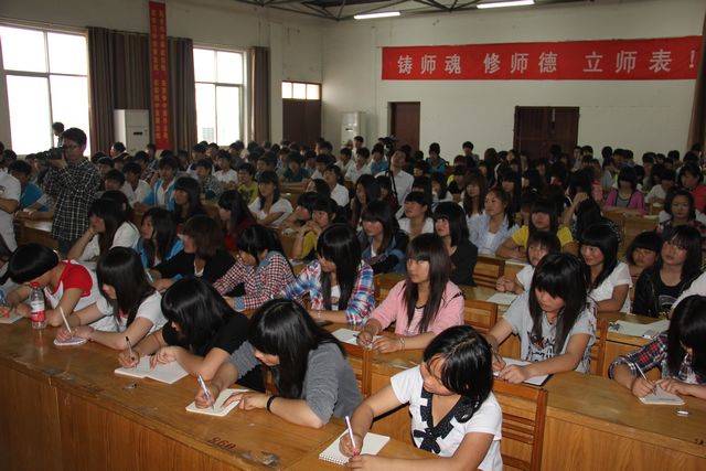 九州网页版召开法制安全教育报告会