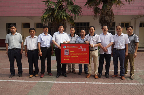 项城中专到生源学校送对口升学喜报