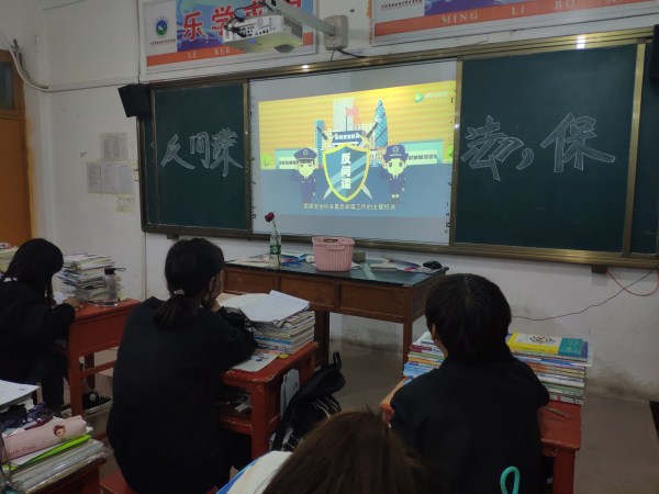 项城中专开展学习反间谍法系列宣传活动