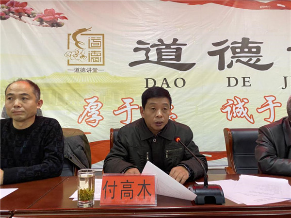 才智培育梦想  汗水浇灌希望  -记项城中专音幼、服装、旅游专业部期中考试及省技能大赛总结表彰大会