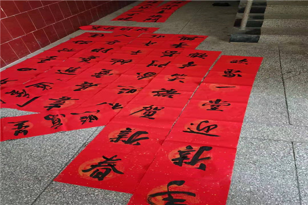 喜迎新春送春联 丹青翰墨尽芬芳 ——九州网页版开展“书法艺术进校园”活动