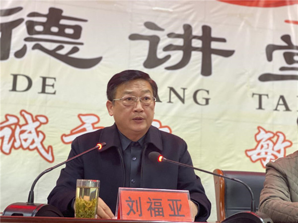 才智培育梦想  汗水浇灌希望  -记项城中专音幼、服装、旅游专业部期中考试及省技能大赛总结表彰大会