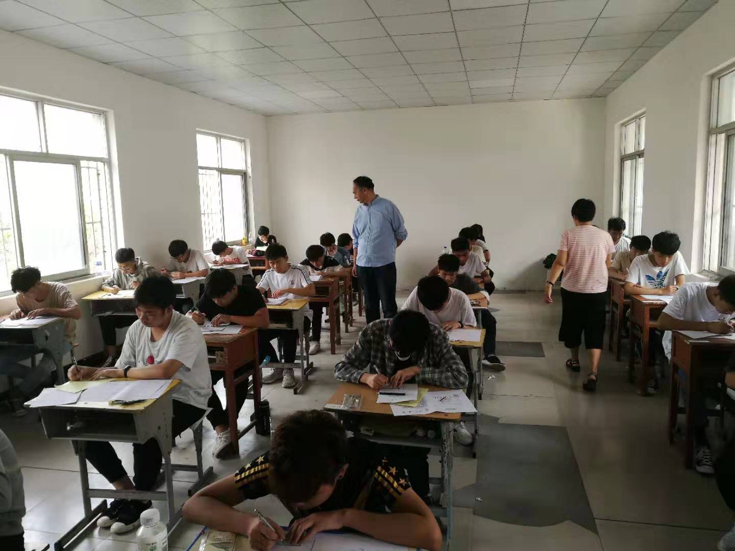 项城中专三年级月考